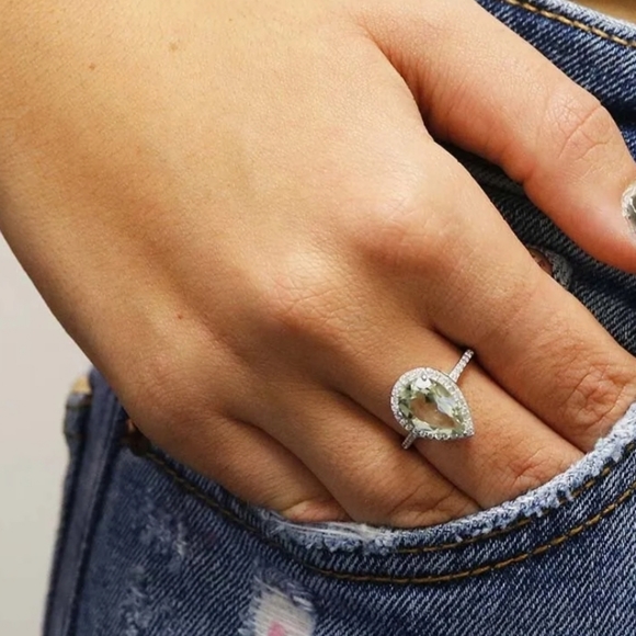 4.00 CTTW Lab Created Green Amethyst Gemstone Pear Cut Sterling Silver Ring - Picture 2 of 4
